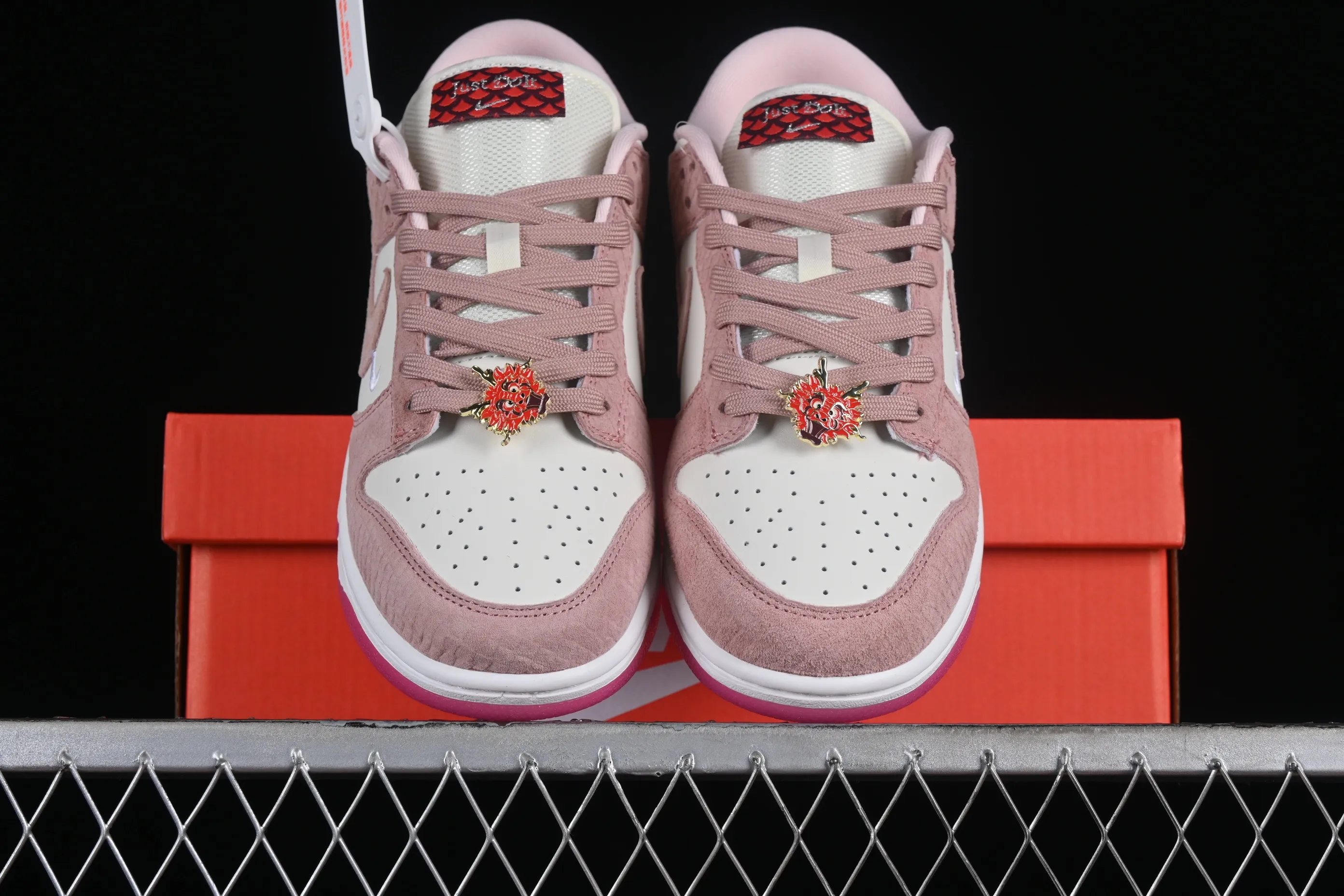 All categories Nk SB Dunk series Nk SB Dunk Low low-top sneakers F version Nk Dunk Low 2024 Year of the Dragon customized model SB low-top casual sneakers FZ5065-118